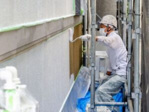 外壁塗装作業風景(下塗り)
